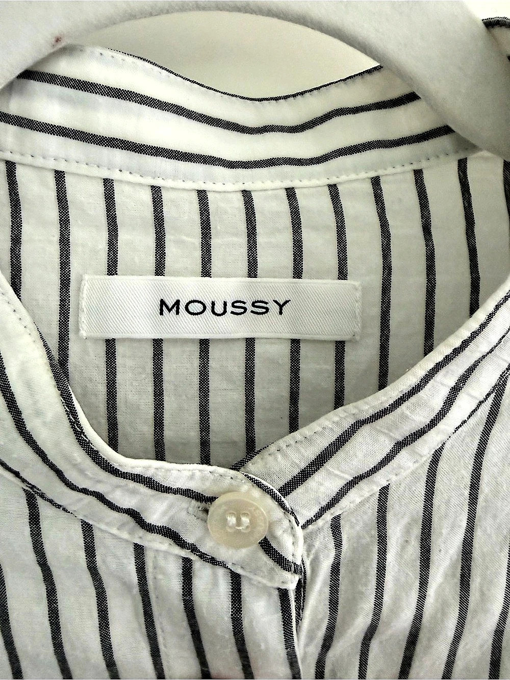 MOUSSY Striped Collarless Button-Up Shirt | White Grey Pinstripe Long Sleeve - Picture 5 of 8